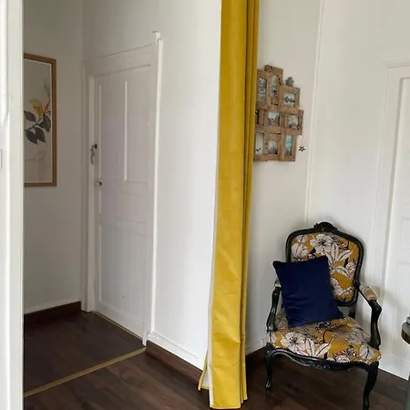 Les Hirondelles De La Des Roses