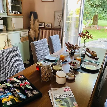 Les Hirondelles De La Des Roses