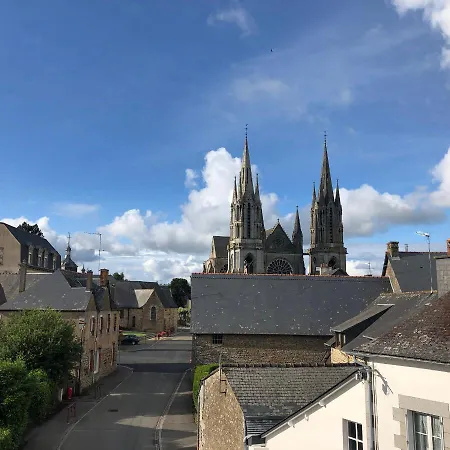 Les Hirondelles De La Des Roses Pontmain