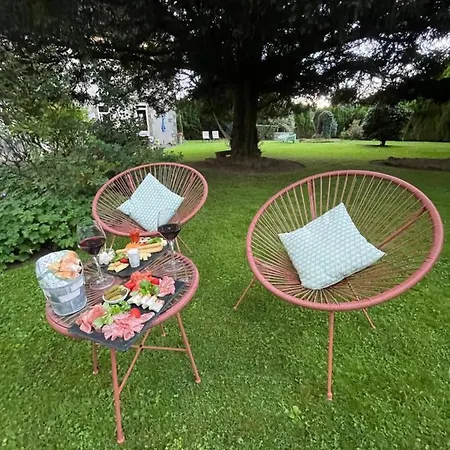 Des Hirondelles Couette-café *
