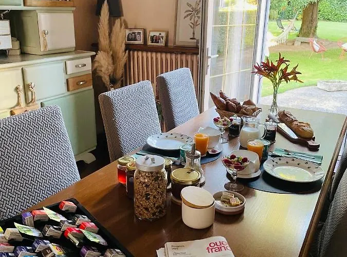 Les Hirondelles De La Des Roses